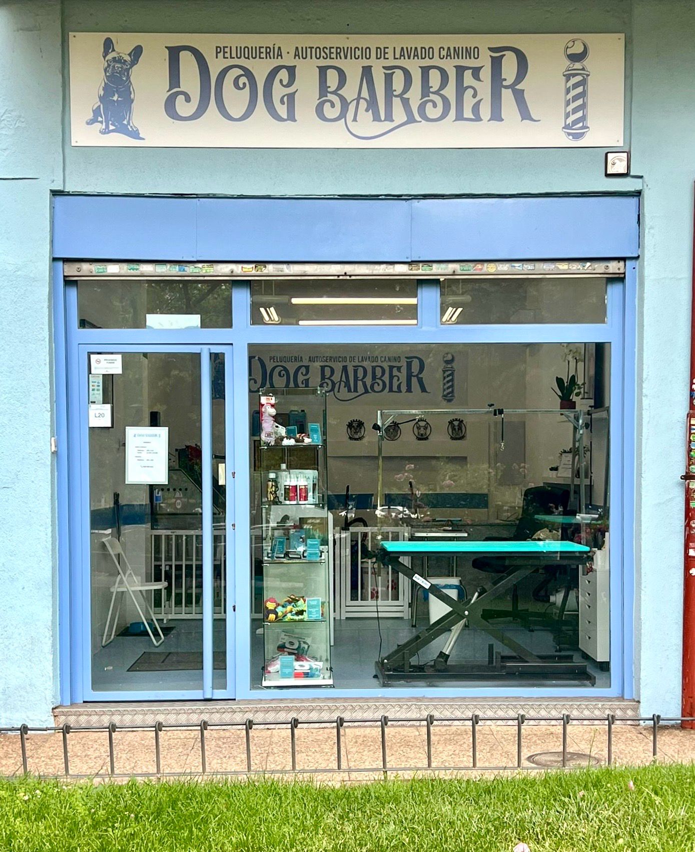 Fachada de Dog Barber en Madrid