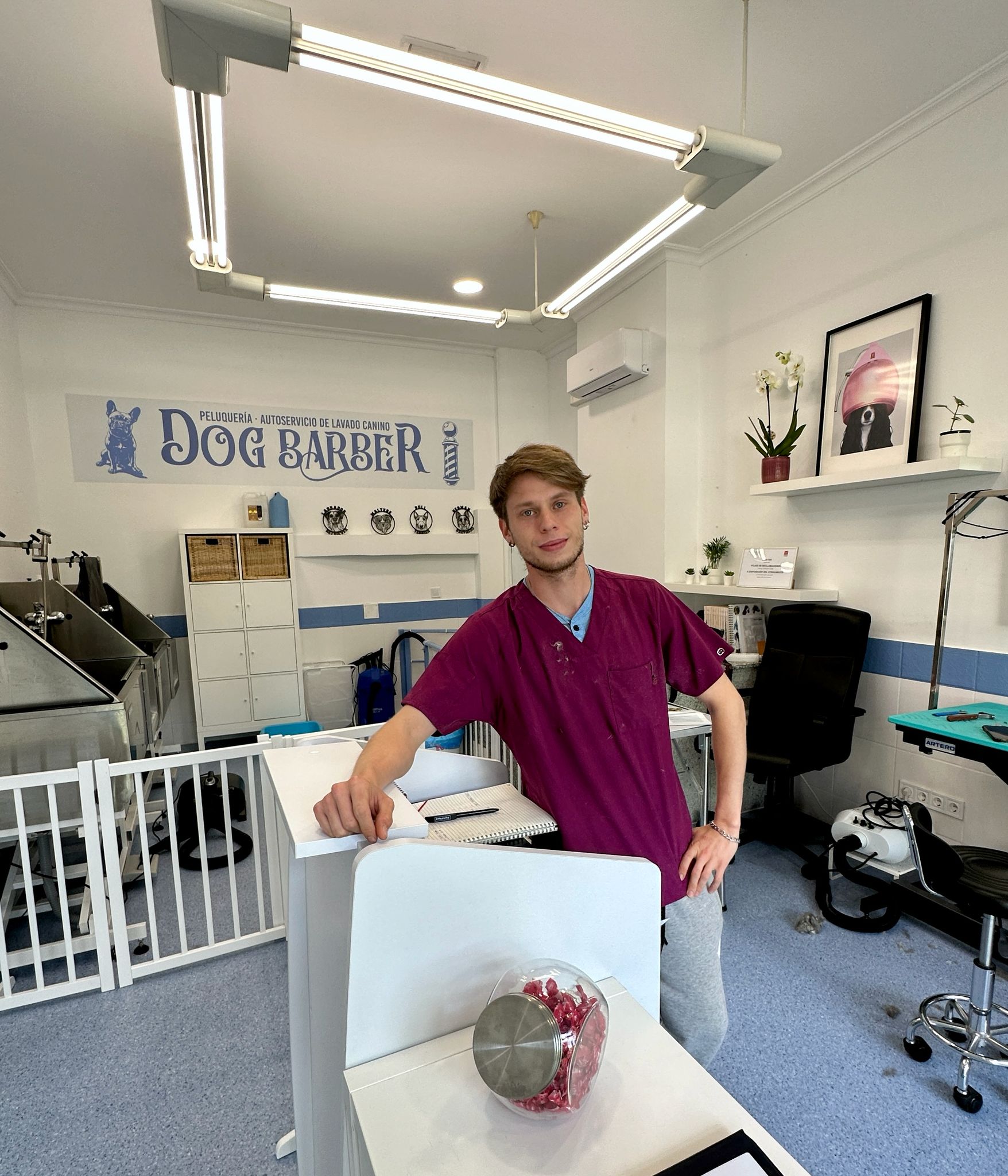 Fran en el interior de Dog Barber